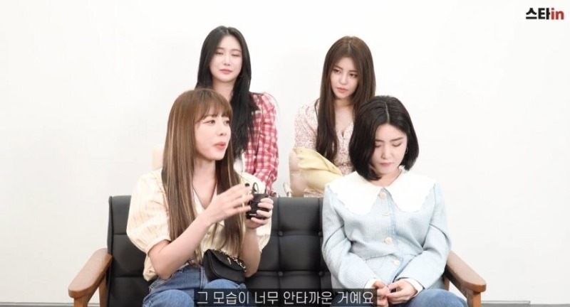 위병소 근무자 사인해주는 브레이브걸스.jpg (10).jpg