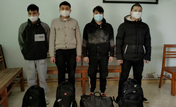베트남 북부 랑선(Lang Son)성 국경을 통해 밀입국을 기도한 중국인 남성 4명 / 출처 : 베트남 코리아 타임즈