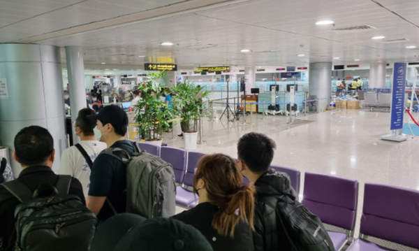 지난 18일 밤 한국에서 베트남 호치민 공항으로 입국 승객들의 현장 모습 / 사진=독자제공