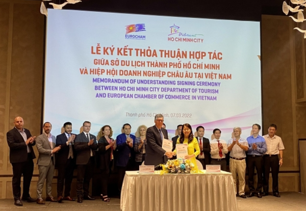 7일 호치민시와 유로참, 베트남공항서비스 등 3자가 모여 관광 촉진 협약을 체결하는 모습 (사진=thanhnien.vn)