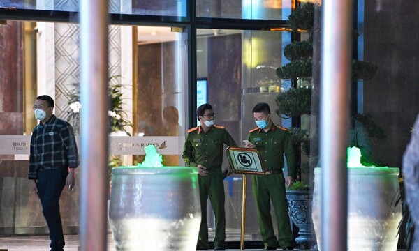 FLC 본사 압수수색을 위해 출동한 공안들 [VN익스프레스]