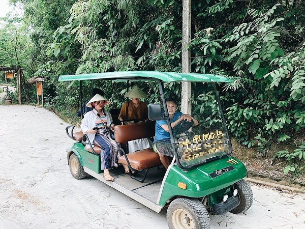  마이 쩌우에서 사용하는 전기 버기(electric buggy)