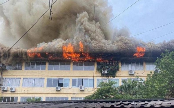홍하(Hồng Hà)건축자재무역회사 사무실(5층)에서 화재가 발생했다. / 출처=인민일보