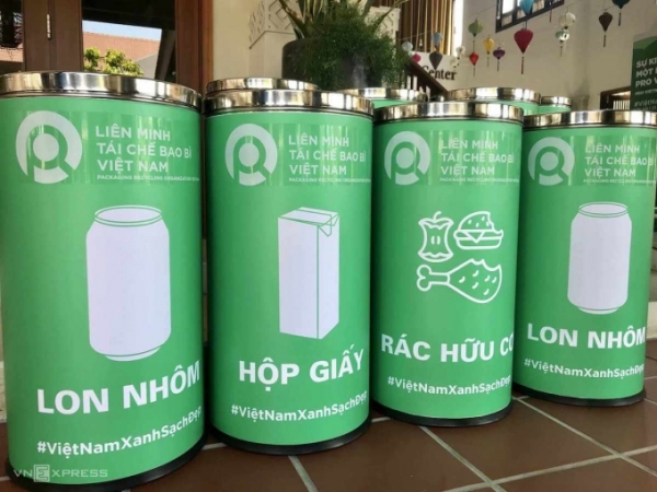 베트남은 지난해부터 생활폐기물의 분리배출을 의무화했으나 정부와 지자체간 엇박자로 인해 사실상 유명무실한 상황이다. 정부는 폐기물 분류 지침을 마련, 각 지자체에 강력시행을 지시했다. (사진=VnExpress/Gia Chinh)