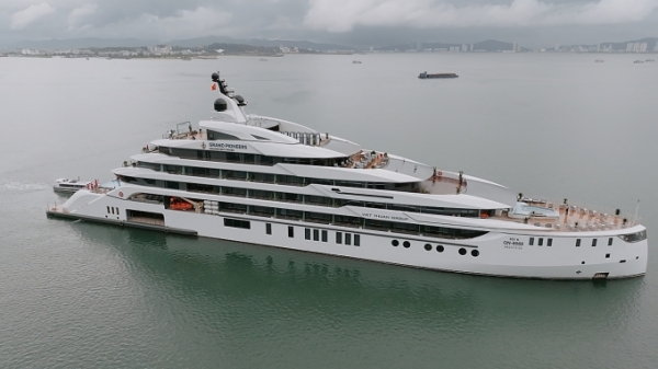 Grand Pioneers cruise vessel carries tourists on Ha Long Bay in northern Vietnam. Photo by (사진=VnExpress/Phuong Linh)