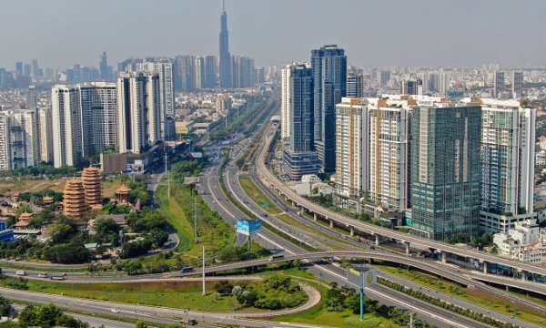 호치민 투득시 안푸프엉(옛 2군) 아파트단지. 올들어 상반기 호치민시의 부동산업 매출이 전년동기대비 6.1% 늘어난 123.9조동(48.7억달러)을 기록하며 시장회복세가 이어지고 있는 것으로 나타났다. 매출 증가율은 소폭에 그쳤으나 분기별 성장세가 높아지는 추세가 긍정적인 요소로 받아들여지고 있다. (사진=VnExpress/Quynh Tran)