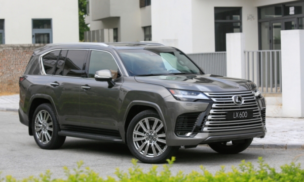 A Lexus LX600 in Hanoi. Photo by VnExpress/Luong Dung