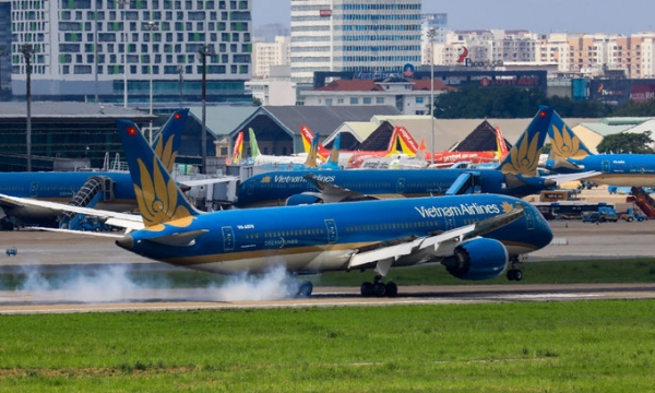 Aircraft land at Tan Son Nhat International Airport in Ho Chi Minh City, June 15, 2020. Photo by VnExpress/Quynh Tran