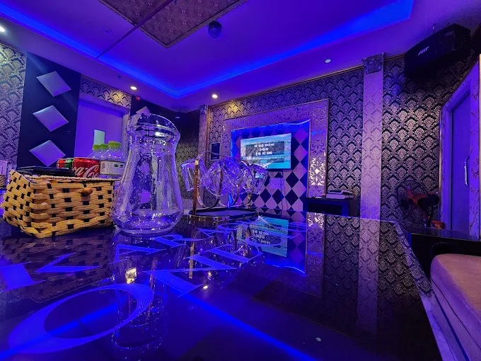 하노이 존슨 가라오케 11